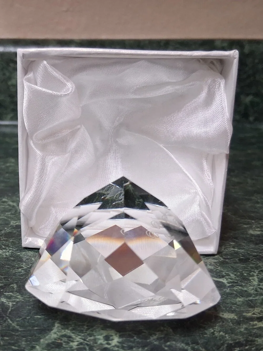 NIB Oleg Cassini Crystal Paperweight Cut Diamond Cushion Clear 2” 125551